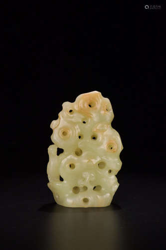 A YELLOW JADE 'LULUTONG' ORNAMENT