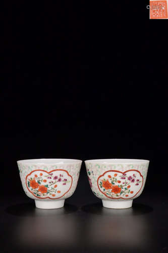 A PAIR OF FAMILLE ROSE FLOWER AND BIRD PATTERN CUPS