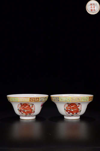 A PAIR OF RED DRAGON AND PHOENIX P'FUSHOU'PATTERN CUPS