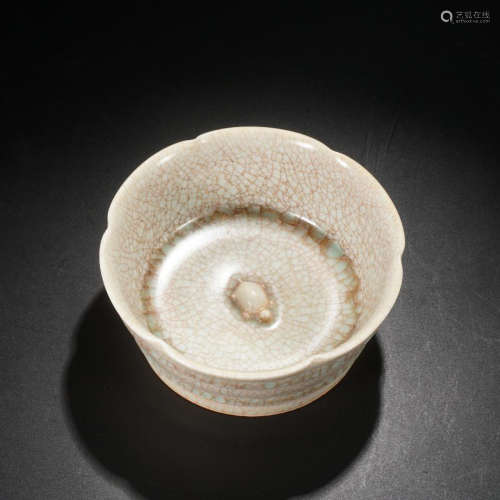 A GUANYAO WHITE GLAZE TURTLE SHAPED DERECTION BRUSH WASHER