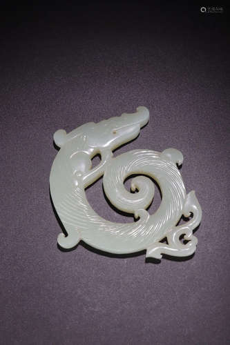 A HETIAN JADE CARVED DRAGON PENDANT