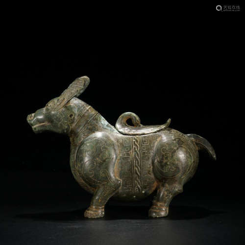 A BRONZE CARVED TAPIR ORNAMENT