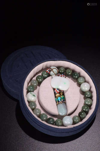 A JADEITE EIGHTEEN BEADS ROSARY