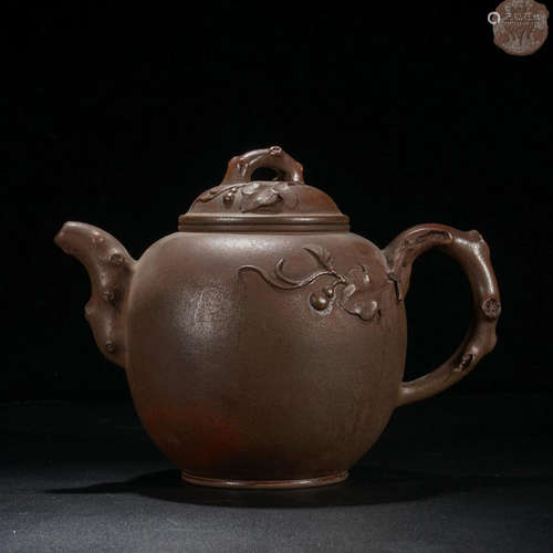 A 'JINDING'MARK 'FUSHOU' GOURD VINE PURPLE CLAY TEA POT