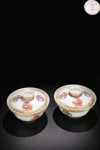 A PAIR OF FAMILLE ROSE DRAGON PHOENIX PATTERN BOWLS