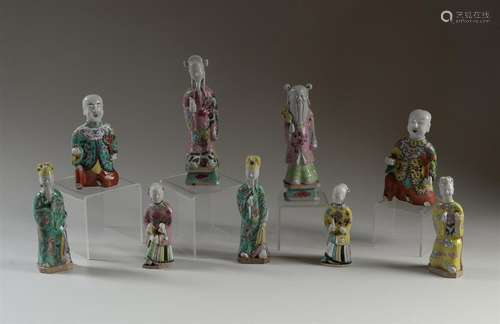 CHINE Ensemble de neuf figurines en porcelaine rep…