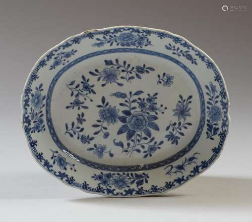 CHINE Plat ovale en porcelaine décorée en bleu sou…