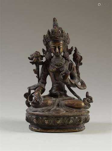 TIBET Statue en bronze « Tara blanche » assise sur…