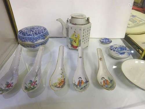 ACCUMULATION DE PORCELAINES Chine et Vietnam, Epoq…