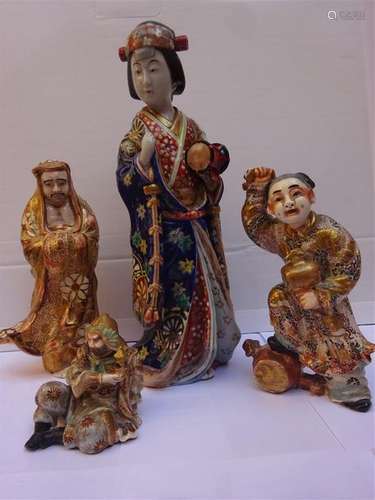 LOT DE QUATRE (4) SUJETS EN FAIENCE DE SATSUMA Jap…