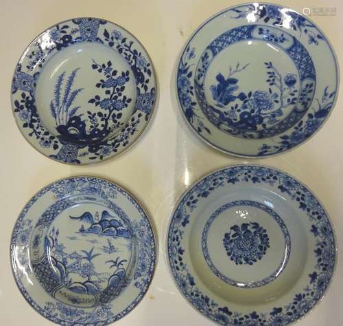 ACCUMULATION DE SIX (6) ASSIETTES EN PORCELAINE BL…