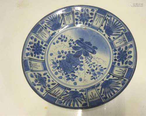 LOT DE DEUX (2) PLATS EN PORCELAINE Chine, Dynasti…