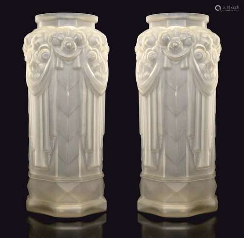 PAIRE DE VASES ART DECO, VERS 1930