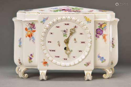 porcelain-table clock