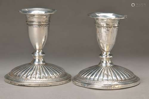 2 pairs of candlesticks