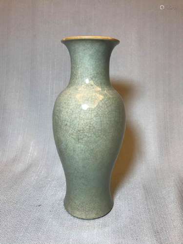 Chinese Green Crackle Glazed Porcelain Blauster Vase