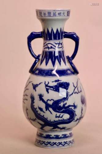 Chinese Blue White Porcelain Vase with Dragon