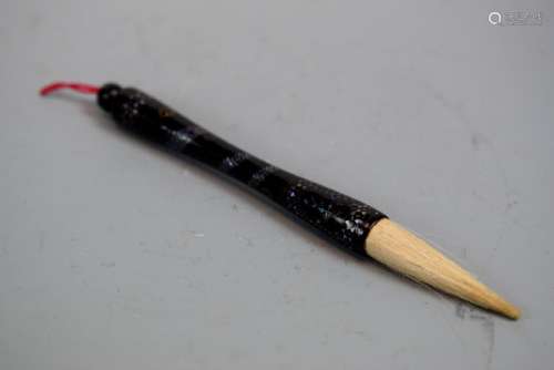 Chinese lacquer Brushpen with Mother of Pearl Inlay