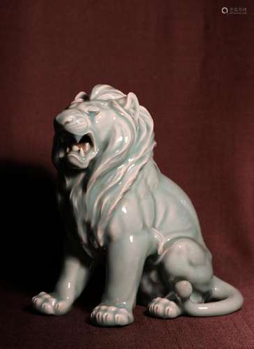 Japanese Celadon Porcelain Lion - Signed  äºå 