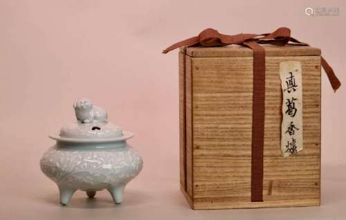 Japanese Porcelain Censer with Puppy - Makuzo Kozan