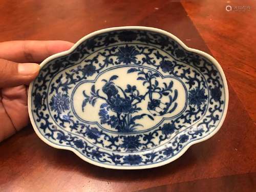 Chinese Blue White Porcelain Lobbed Dish with Mark