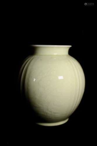 Elegant Japanese Studio Porcelain Vase - Midori ao