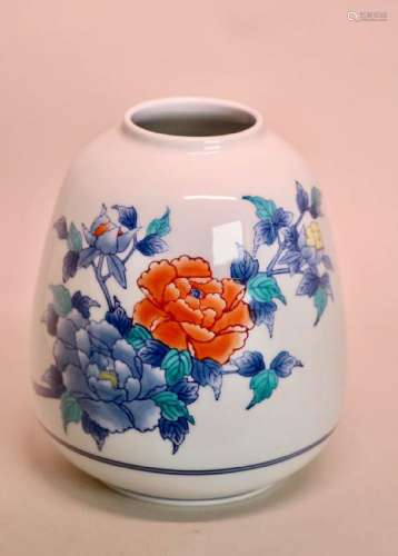 Japanese Nabeshima Porcelain Vase - Peony