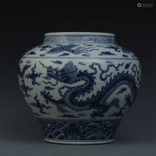 CHINESE PORCELAIN BLUE AND WHITE DRAGON JAR