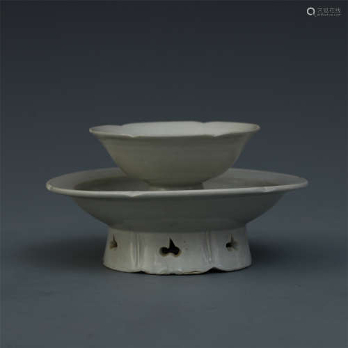 CHINESE PORCELAIN WHITE GLAZE TEA CUP WITH STAND