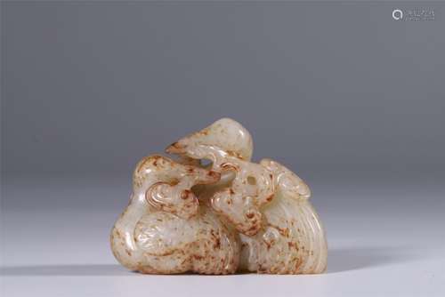 A mottled white jade swan group