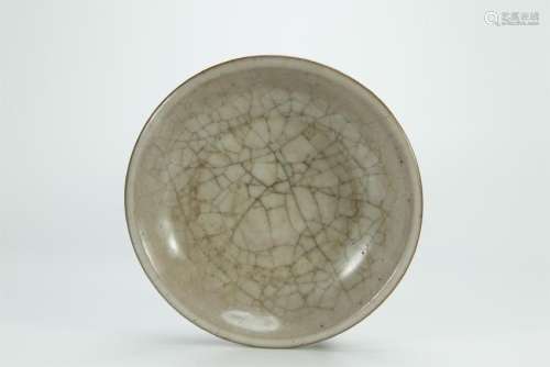 A cracked-glazed bowl plate/brush washer