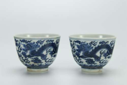 19/20th C. pair blue/white cups, Qianlong mark, late