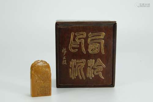 Superb nice carved shoushan stone seal with box