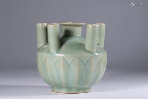 A LongQuan glazed vase