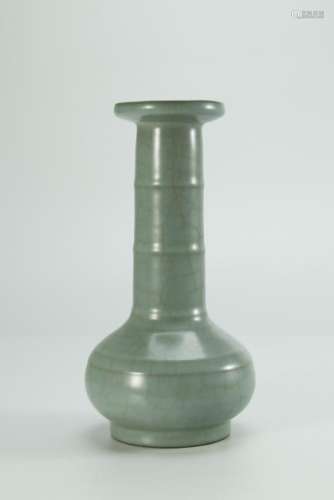 Ru type long neck vase