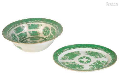 LARGE GREEN 'FITZHUGH' PATTERN BOWL