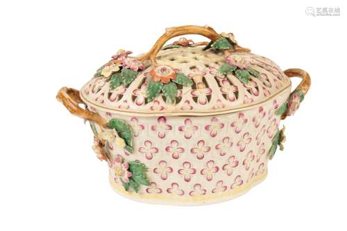 WORCESTER OVAL CHESTNUT BASKET AND COVER