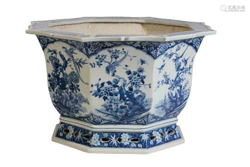 CHINESE BLUE AND WHITE JARDINIERE