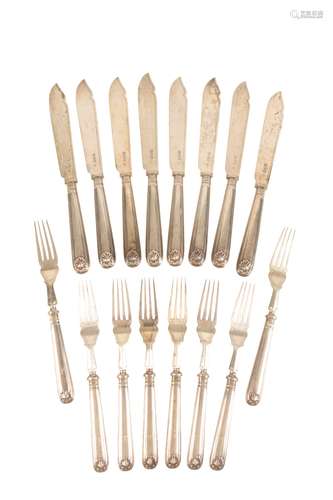 SET OF EIGHT VICTORIAN SILVER SHELL & THREAD FISH KNIVES AND FORKS