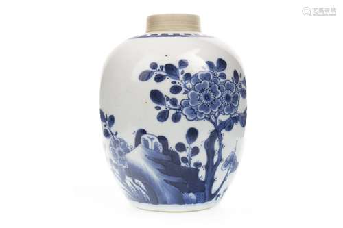 AN EARLY 20TH CENTURY CHINESE BLUE AND WHITE GINGER JAR