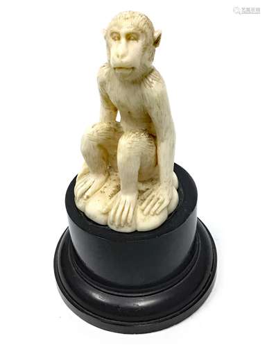 AN EARLY 20TH CENTURY JAPANESE IVORY CARVING OF A MONKEY