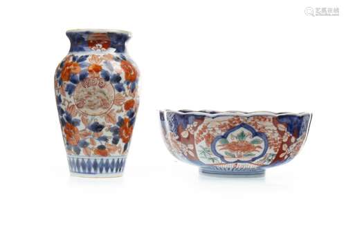 A 20TH CENTURY JAPANESE IMARI BOWL AND VASE