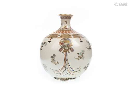 A JAPANESE SATSUMA VASE BY HOSAI