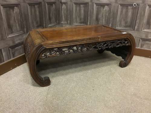 A 20TH CENTURY CHINESE HARDWOOD COFFEE TABLE