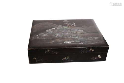 AN EARLY 20TH CENTURY CHINESE LACQUERED BOX