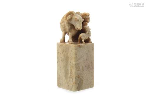 A CHINESE HARDSTONE SEAL