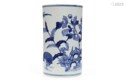 AN EARLY 20TH CENTURY CHINESE BLUE AND WHITE CYLINDRICAL VASE