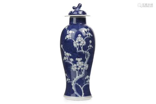 A CHINESE BLUE AND WHITE LIDDED VASE