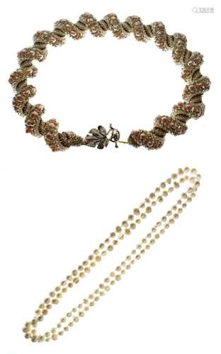 Long string of cultured pearls, approx 115cm long, together with an unusual cultured pearl-set