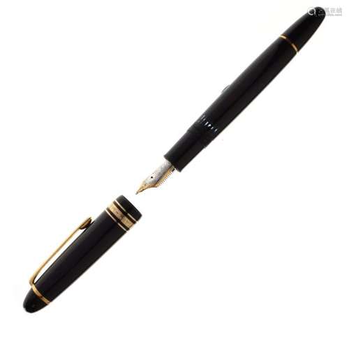 Montblanc Meisterstück fountain pen, with original 14k yellow metal bicolour nib, 14cm long